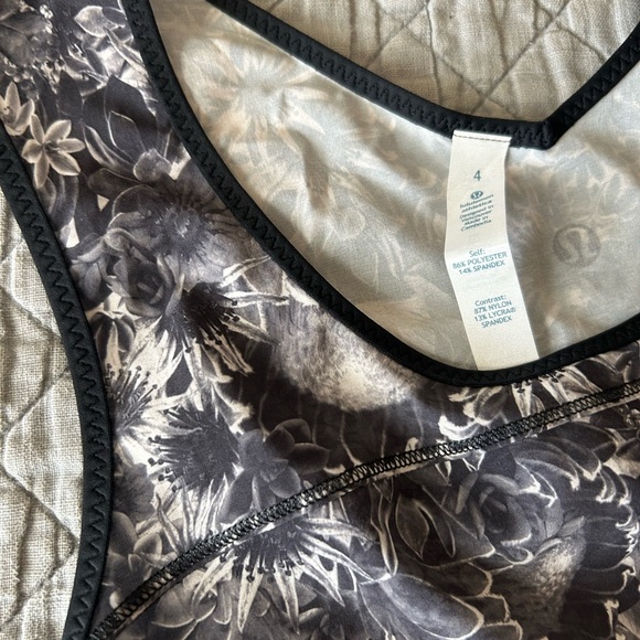 Lululemon Run: split singlet NWT. - Picture 5 of 5
